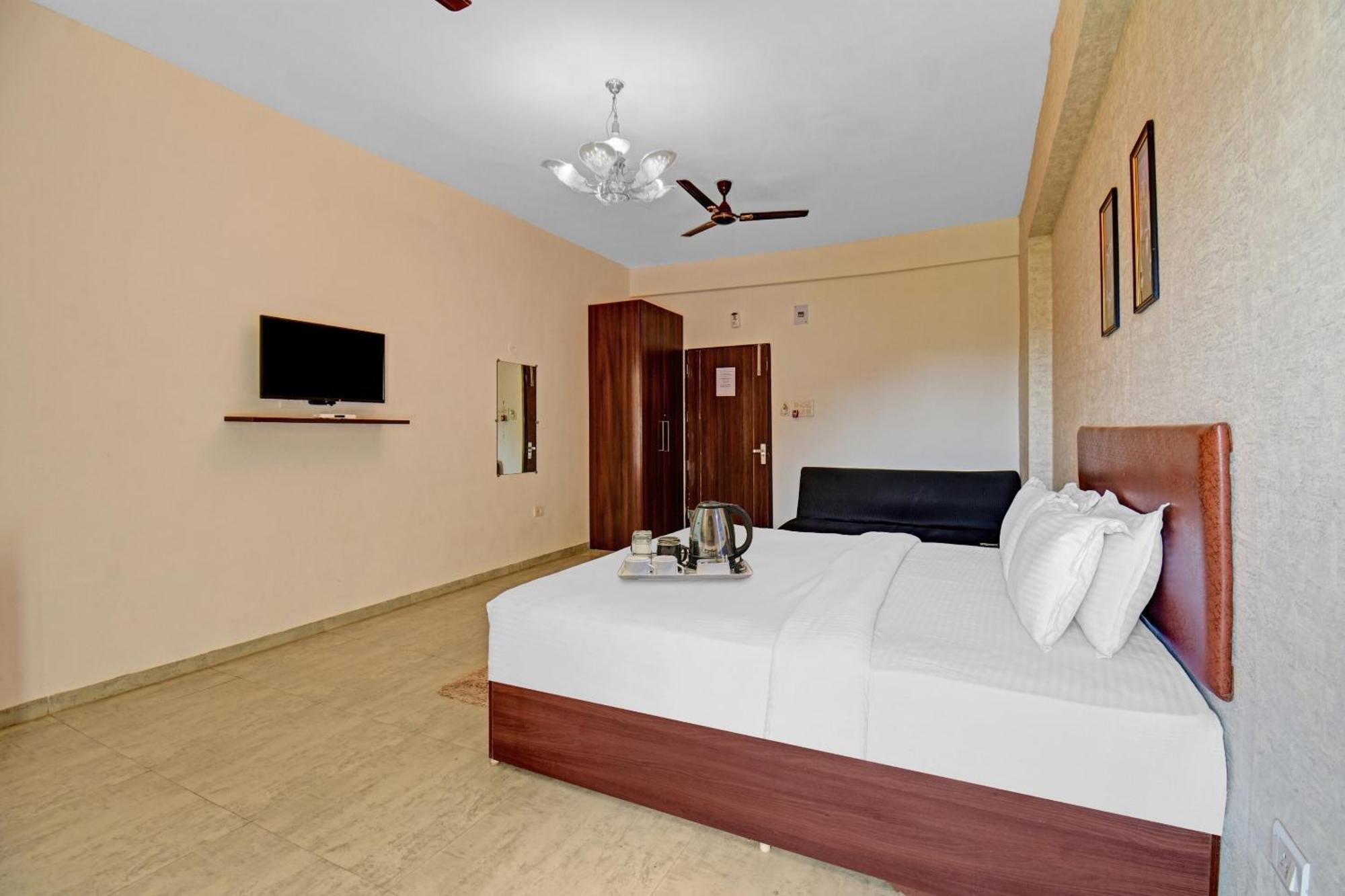 Townhouse Classio Suites Shirdi Exterior foto