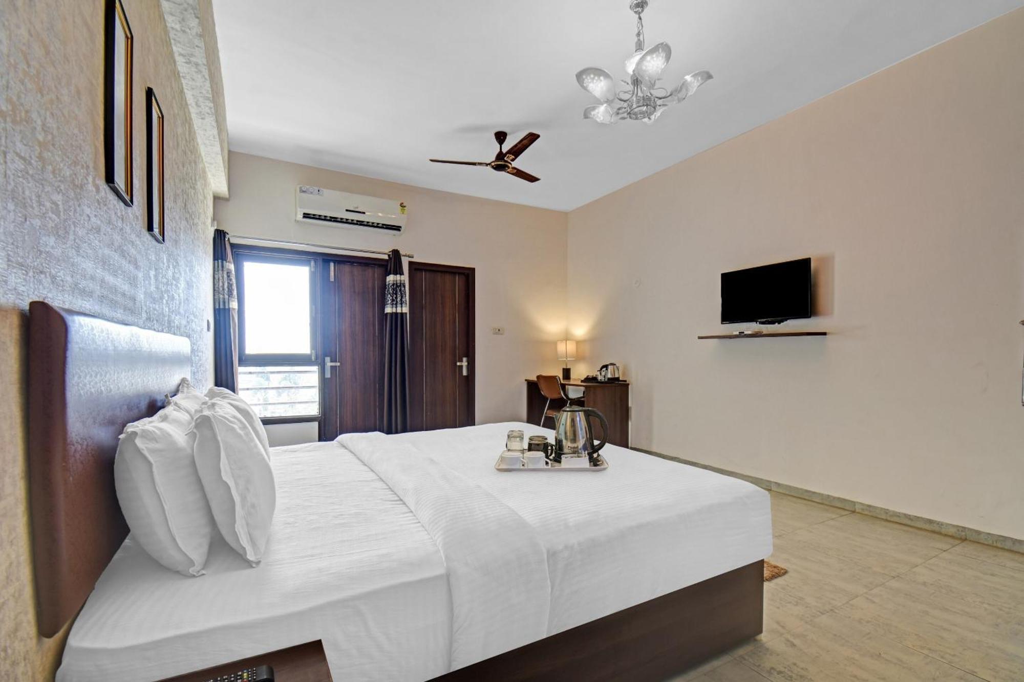 Townhouse Classio Suites Shirdi Exterior foto